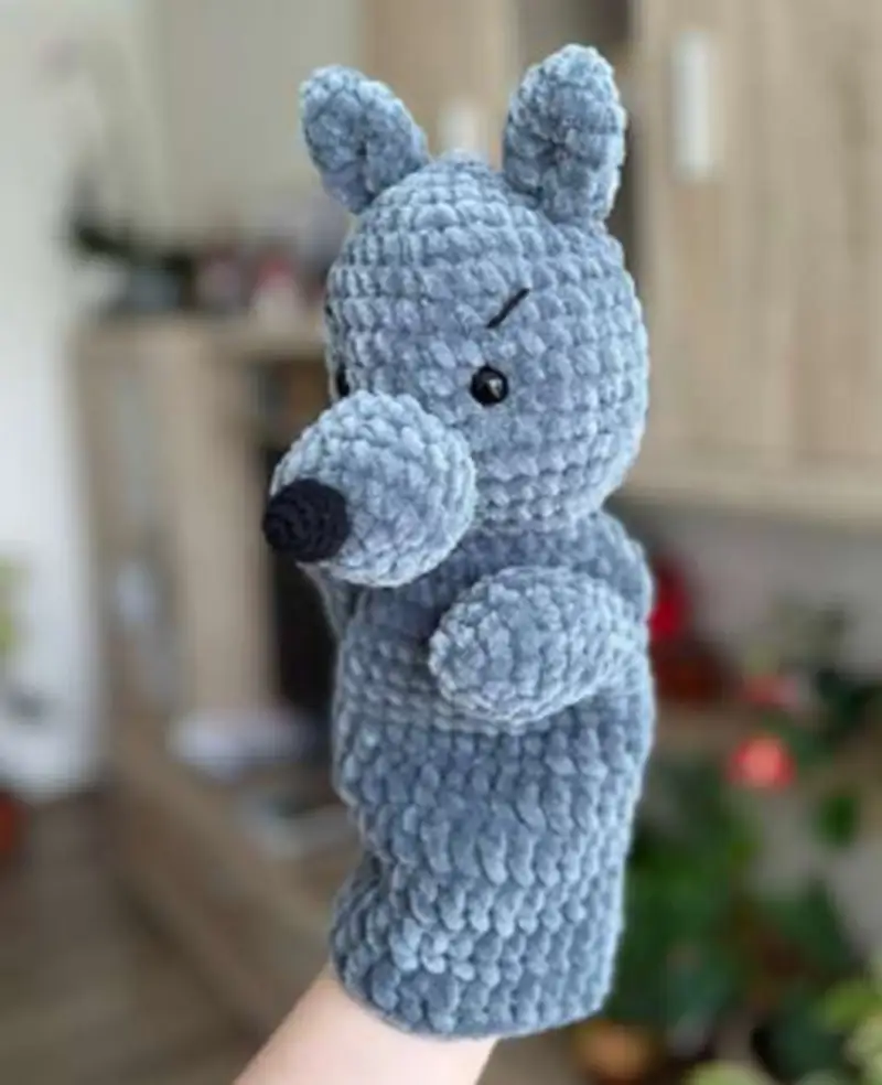 Free Intermediate crochet pattern: Wolf Hand Puppet Amigurumi Pattern - Easy to follow tutorial
