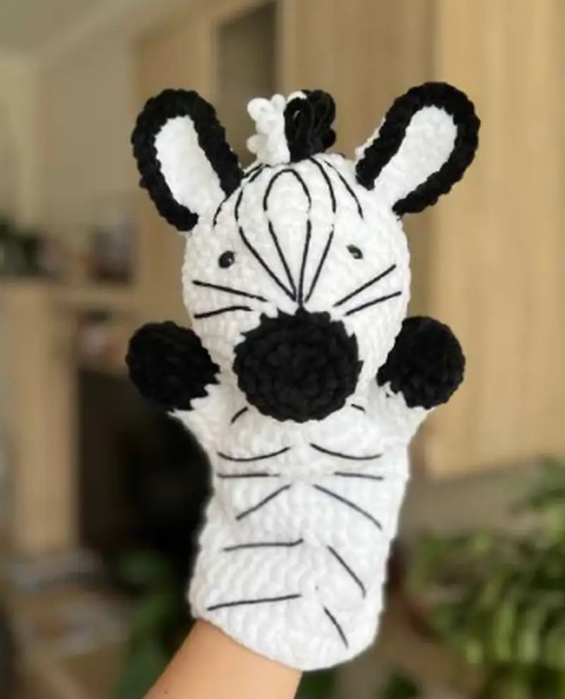 Free Intermediate crochet pattern: Zebra Hand Puppet Amigurumi Pattern - Easy to follow tutorial