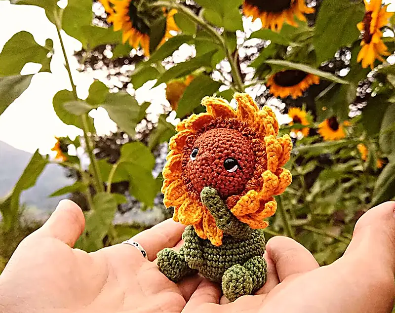 Free Intermediate crochet pattern: Baby Sunflower Amigurumi Pattern - Easy to follow tutorial