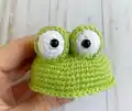 Little Frog Amigurumi Pattern step 4 - final assembly and finishing