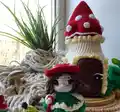 Amanita Mushroom House Amigurumi Pattern step 2 - assembly progress
