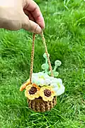 Daisy Flowers Car Hanging Pattern step 1 - construction progress