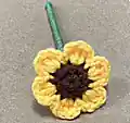 Daisy Flowers Car Hanging Pattern step 3 - details and accessories