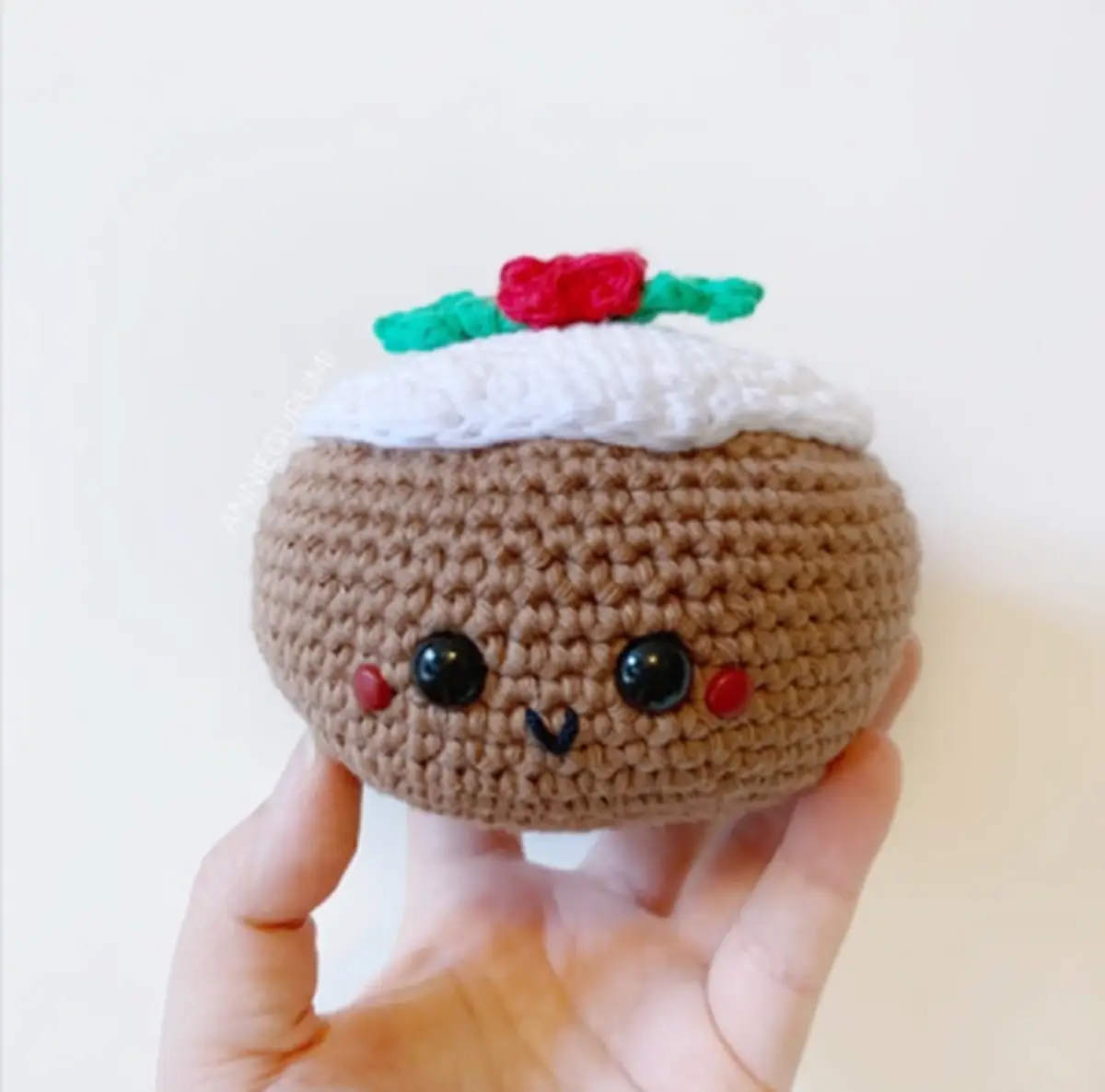 Christmas Pudding Amigurumi Pattern - Intermediate
