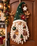 Christmas Reindeer Gnome Wall Hanging Crochet Pattern step 1 - construction progress